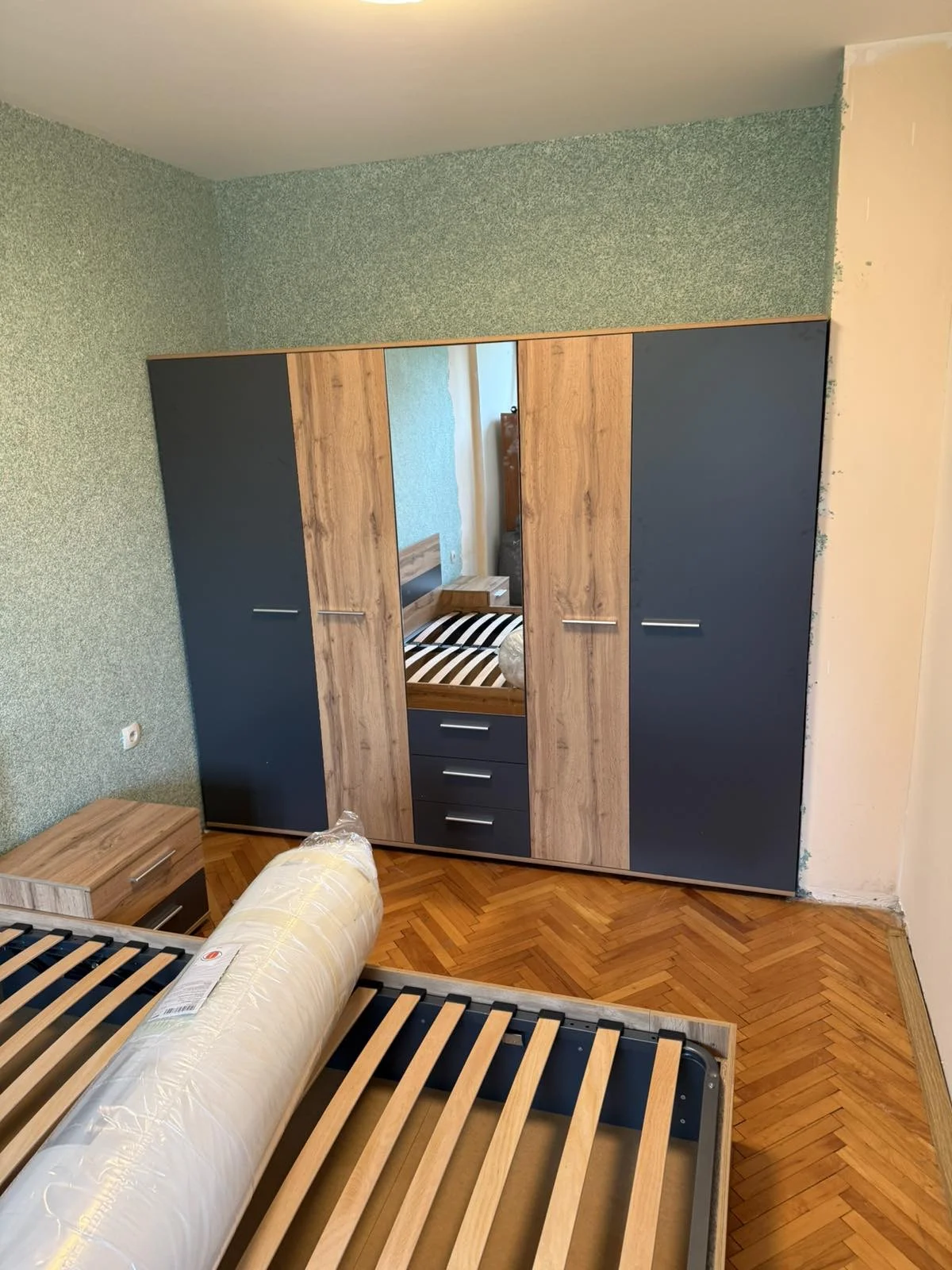 Спален комплект в дървесно и графит